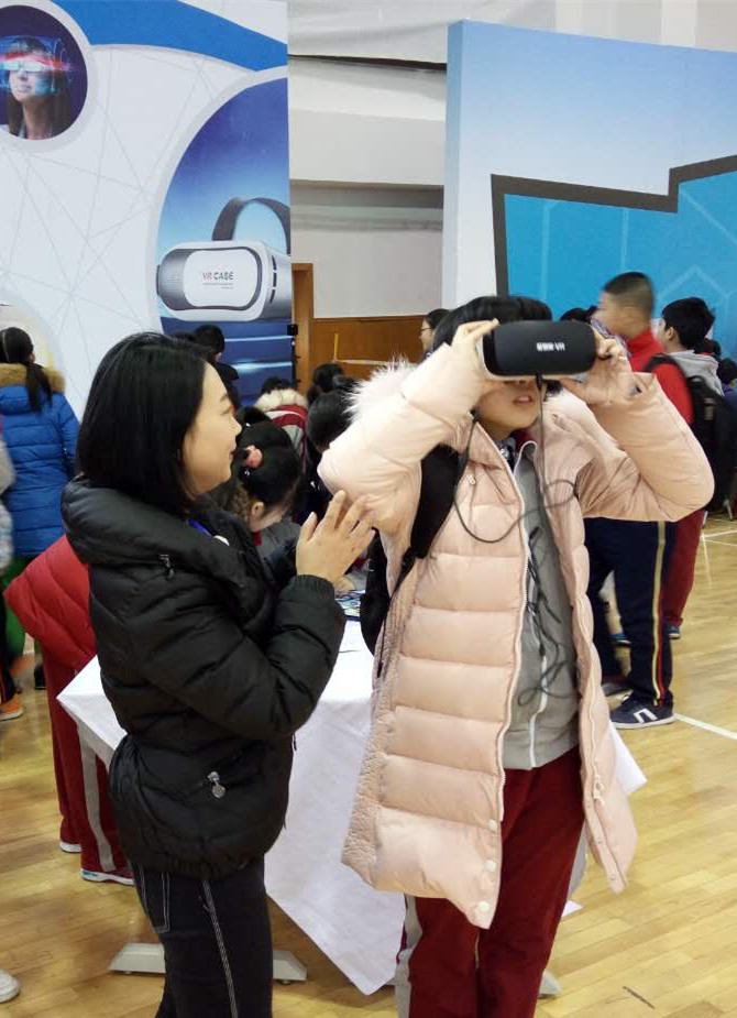 VR体验_副本.jpg